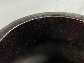 Un pot &agrave; pinceaux en bois de zitan &agrave; d&eacute;cor d'un paysage montagneux, Chine, 17/18&egrave;me