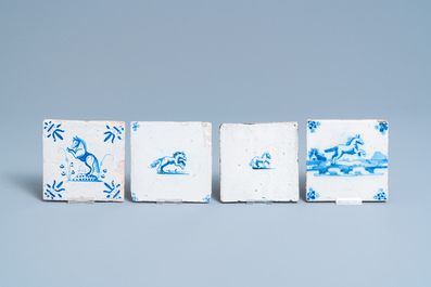 Dix-huit carreaux en fa&iuml;ence de Delft en bleu et blanc &agrave; sujet de chevaux, 17/18&egrave;me