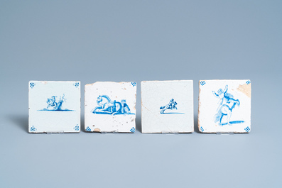 Dix-huit carreaux en fa&iuml;ence de Delft en bleu et blanc &agrave; sujet de chevaux, 17/18&egrave;me