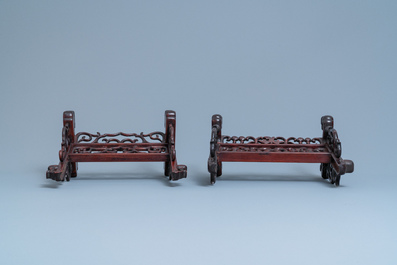 Trois supports d'&eacute;crans de table en bois sculpt&eacute;, Chine, 19&egrave;me