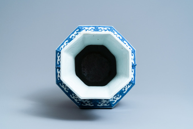 A Chinese blue and white hexagonal 'hu' vase with floral design, Qianlong mark, 19th C.