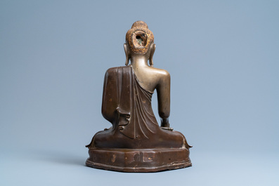 Une figure de Bouddha en bronze partiellement laqu&eacute;, Mandalay, Birmanie, 18/19&egrave;me