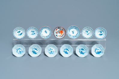 Une grande collection de tasses et soucoupes en porcelaine de Chine en bleu et blanc, Kangxi/Qianlong