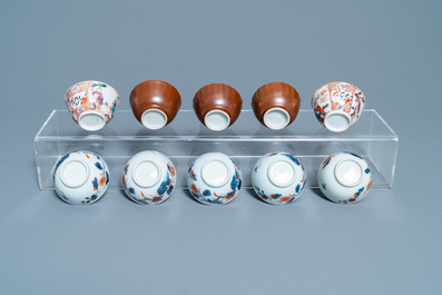 Une grande collection de tasses et soucoupes en porcelaine de Chine en bleu et blanc, Kangxi/Qianlong