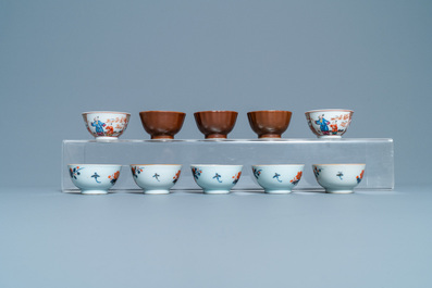 Une grande collection de tasses et soucoupes en porcelaine de Chine en bleu et blanc, Kangxi/Qianlong