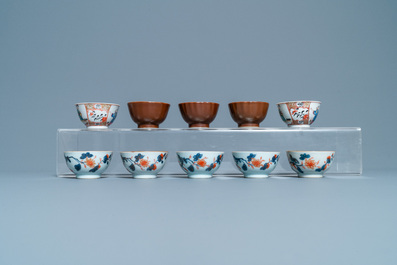 Une grande collection de tasses et soucoupes en porcelaine de Chine en bleu et blanc, Kangxi/Qianlong