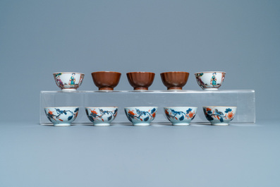 Une grande collection de tasses et soucoupes en porcelaine de Chine en bleu et blanc, Kangxi/Qianlong
