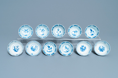 Une grande collection de tasses et soucoupes en porcelaine de Chine en bleu et blanc, Kangxi/Qianlong