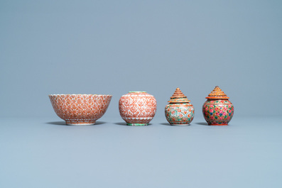 Six jarres et un bol en porcelaine de Chine Bencharong pour le march&eacute; thai, 19&egrave;me