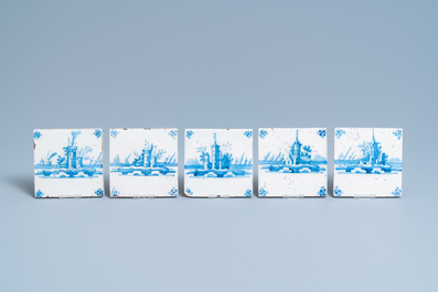 Quarante carreaux en fa&iuml;ence de Delft en bleu et blanc, 18&egrave;me