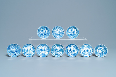 Une grande collection de tasses et soucoupes en porcelaine de Chine en bleu et blanc, Kangxi/Qianlong