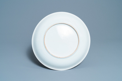 Un plat en porcelaine de Chine d&eacute;cor&eacute;e de style Kakiemon aux Pays-Bas, Kangxi