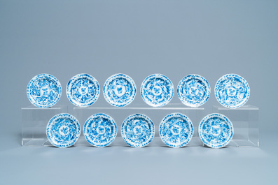 Elf gelobde Chinese blauw-witte koppen en schotels, Kangxi