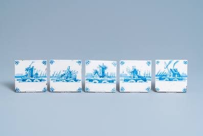 Quarante carreaux en fa&iuml;ence de Delft en bleu et blanc, 18&egrave;me