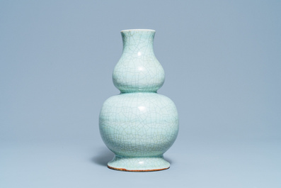 A Chinese monochrome celadon crackle-glazed double gourd vase, 18/19th C.