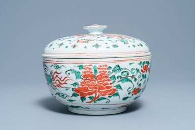 A Chinese wucai bowl and cover, Transitional period