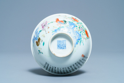 Un bol en porcelaine de Chine famille rose, marque de Qianlong, 19&egrave;me