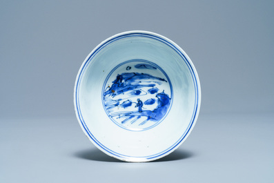 Un bol en porcelaine de Chine en bleu et blanc &agrave; d&eacute;cor de Wang Xizhi, &eacute;poque Transition