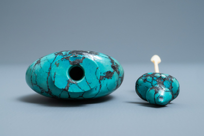 A Chinese turquoise snuff bottle, 19th C.