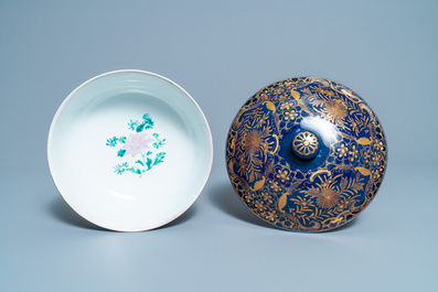 Drie Chinese poederblauwe en vergulde kommen, 19e eeuw