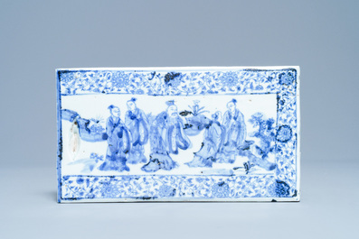 Een Japanse blauw-witte Shoki-Imari rechthoekige dekseldoos, Edo