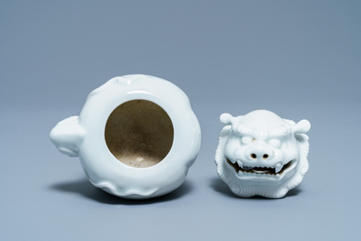 Un br&ucirc;le-parfum en forme de luduan en porcelaine blanc de Chine de Dehua, 19&egrave;me