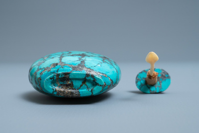 A Chinese turquoise snuff bottle, 19th C.