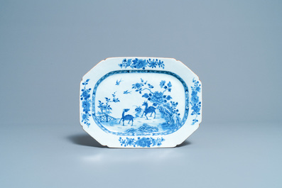 Vier Chinese blauw-witte octagonale schotels met herten, Qianlong