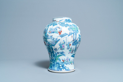 Un vase en porcelaine de Chine doucai &agrave; d&eacute;cor des '100 gar&ccedil;ons', Yongzheng/Qianlong