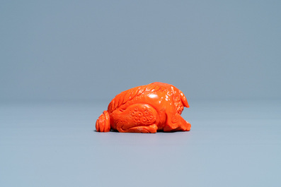 Un mod&egrave;le d'un lion bouddhiste en corail rouge sculpt&eacute;, Chine, 19/20&egrave;me