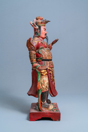 Een grote Chinese of Vietnamese polychroom beschilderde houten figuur, 19e eeuw