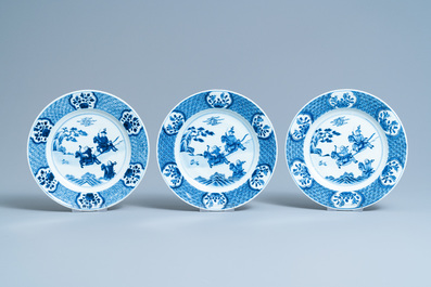 An extensive Chinese blue and white 'hunting scene' service, 18/19th C.