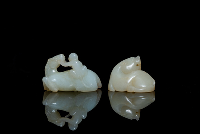 Deux groupes en jade sculpt&eacute; aux sujets animaliers, Qing