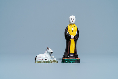 Un mod&egrave;le miniature d'un cheval et une figure d'un moine en fa&iuml;ence de Delft polychrome, 18&egrave;me