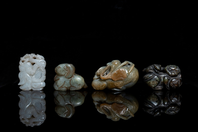 Een collectie Chinese sculpturen in hardsteen en jade, Qing en later