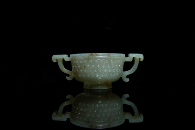 Een Chinese jade 'libation cup', Ming