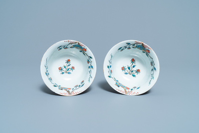 Une paire de bols en porcelaine de Chine d&eacute;cor&eacute;e aux perroquets aux Pays-Bas, Kangxi