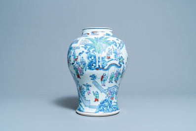 Un vase en porcelaine de Chine doucai &agrave; d&eacute;cor des '100 gar&ccedil;ons', Yongzheng/Qianlong