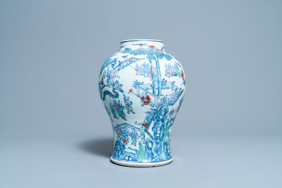 Un vase en porcelaine de Chine doucai &agrave; d&eacute;cor des '100 gar&ccedil;ons', Yongzheng/Qianlong