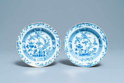 Five Chinese blue and white plates with floral design, Kangxi/Yongzheng