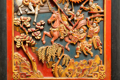 Een Chinees gelakt en gepolychromeerd gestoken houten paneel, 19e eeuw