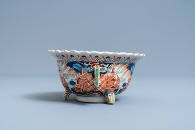 A Dutch Delft cashmere palette tripod bowl, 1st quarter 18th C.