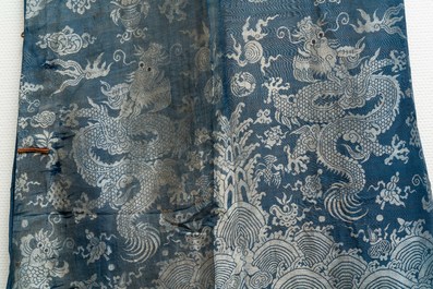 A Chinese embroidered silk summer 'dragon' robe, 19th C.