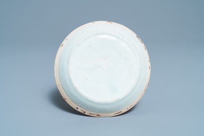 Une coupe et un bol couvert en gr&egrave;s porcelaineux de type qingbai, Chine, Song/Yuan