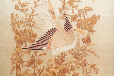A Chinese gold-thread embroidered silk panel, 19th C.