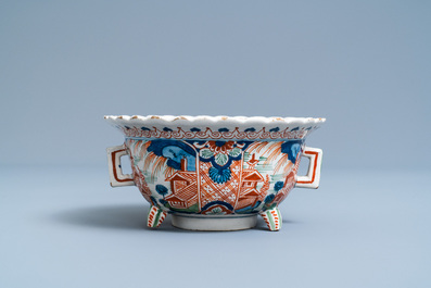A Dutch Delft cashmere palette tripod bowl, 1st quarter 18th C.