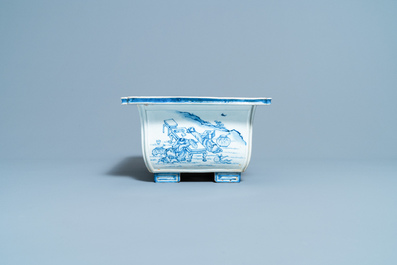 A Chinese blue and white rectangular jardini&egrave;re, Kangxi/Yongzheng