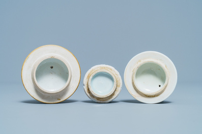 Deux th&eacute;i&egrave;res en porcelaine de Chine famille rose et une d&eacute;cor&eacute;e aux Pays-Bas, Kangxi/Qianlong