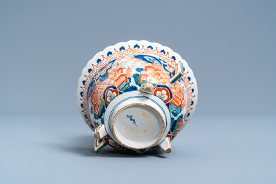 A Dutch Delft cashmere palette tripod bowl, 1st quarter 18th C.