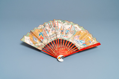 A Chinese painted paper and lacquered wood fan, 18/19th C.